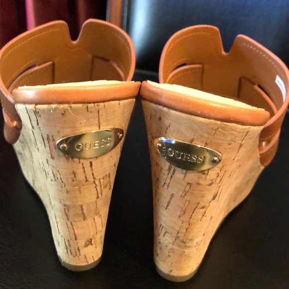 Guess wedge shoes size 5 1/2 color brown synthetic - Picture 6 of 6